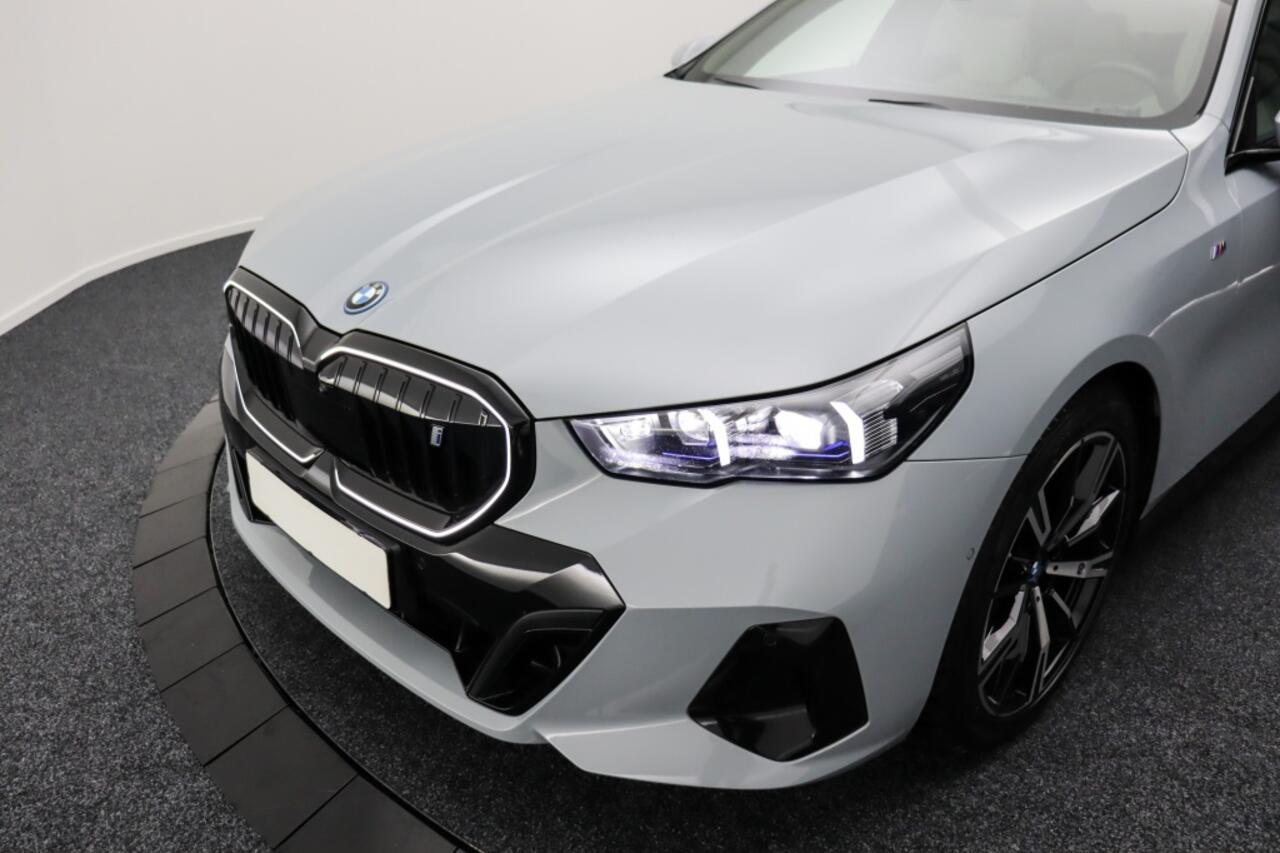 BMW i5 eDrive40 M-Sport | 82kWh | Panoramadak | Bowers & Wilkins