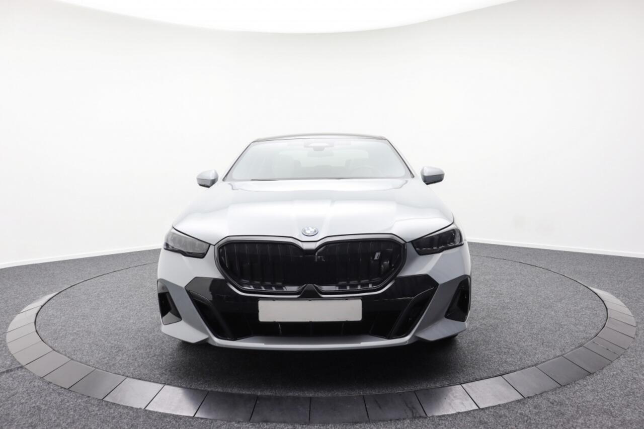 BMW i5 eDrive40 M-Sport | 82kWh | Panoramadak | Bowers & Wilkins