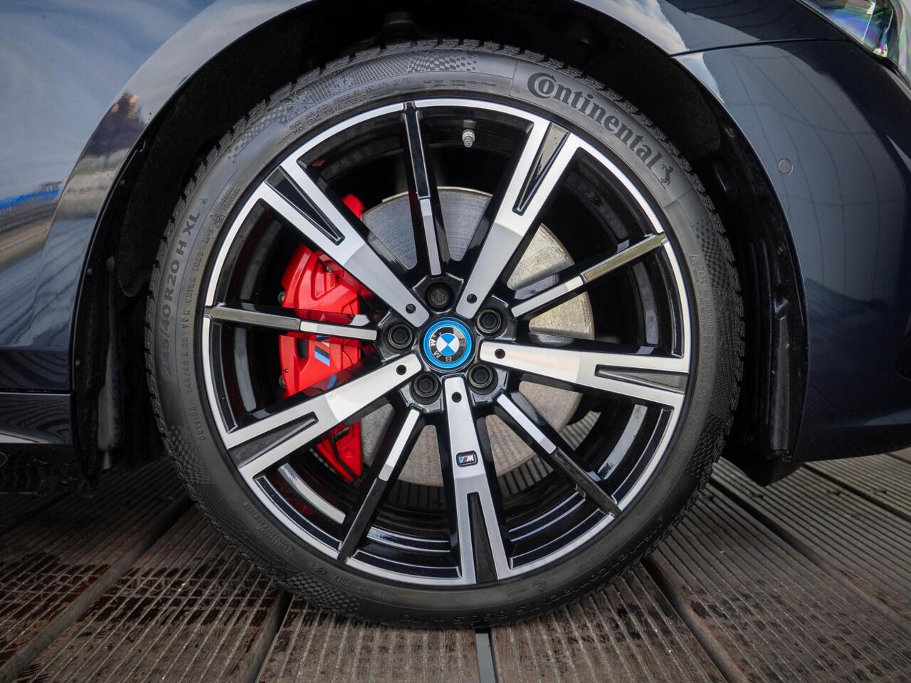 BMW i5 eDrive40 | M Sportpakket Pro | Travel Pack | Stuurwielrand verwarmd | Comfort Access | Achteruitrijcamera | Stoelverwarming | Harman-Kardon | Trekhaak