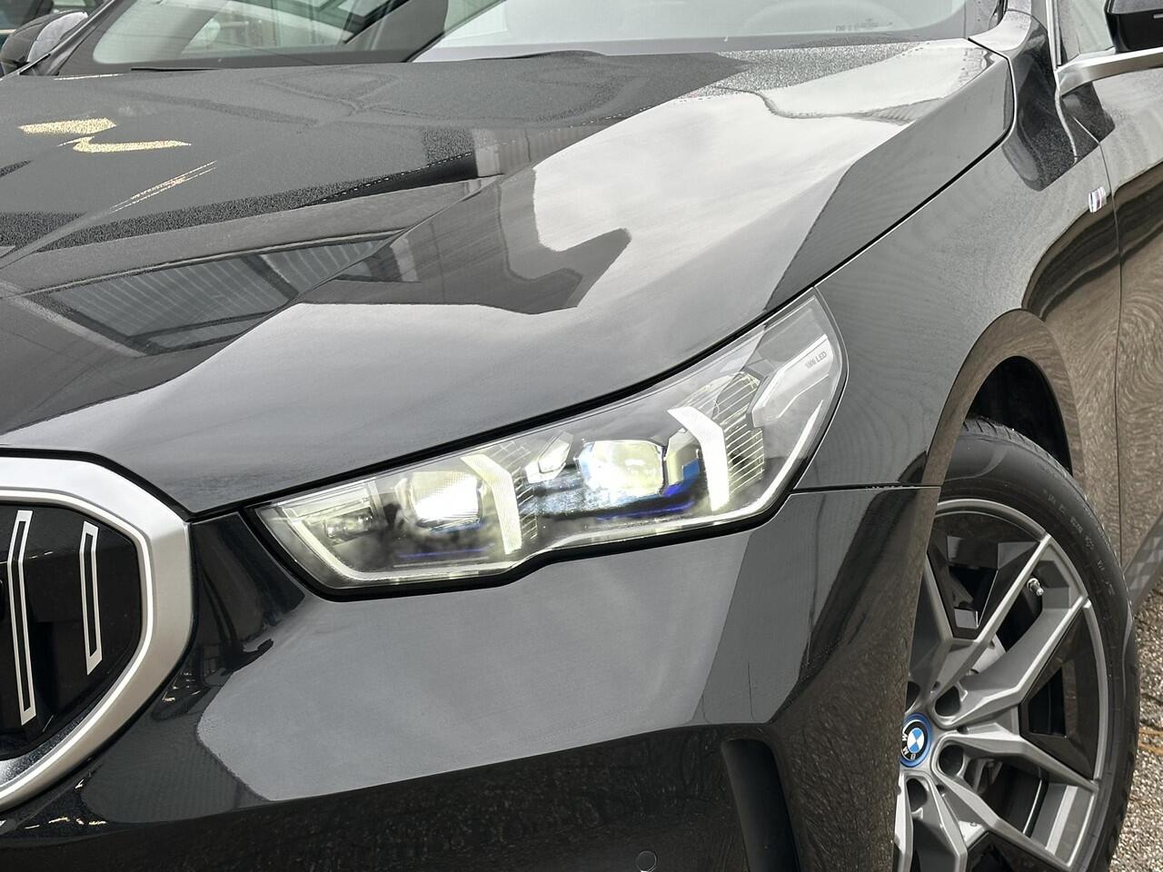 BMW i5 eDrive40 Business Edition 84 kWh | Leder/Adapt.Cruise/Driving ass./Elektr.Stoelverst.