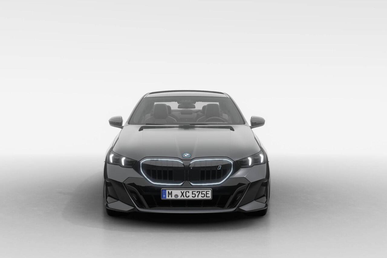 BMW i5 Sedan eDrive40 M Sport Edition | M Sportpakket Pro | Glazen panoramadak | Showroomvoordeel | VPLD