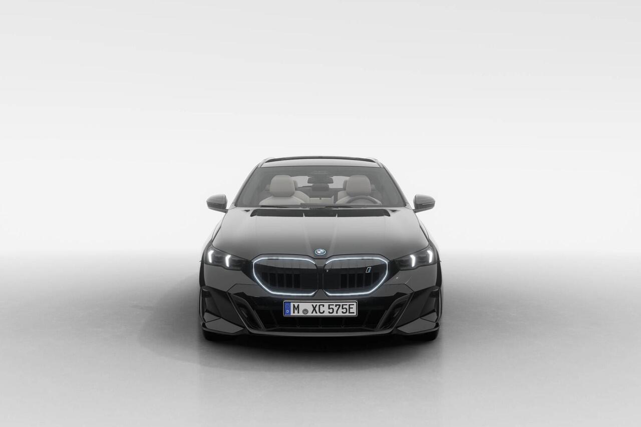 BMW i5 Touring eDrive40 M Sport Edition | M Sport Pro | Innovation Pack | Travel Pack | Comfort Pack | Showroomvoordeel | VPLD