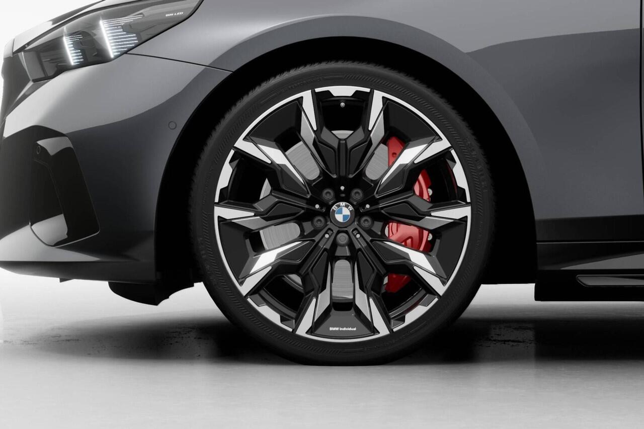 BMW i5 Sedan M60 xDrive | M Sport Pro | Innovation Pack | Travel Pack | Comfort Pack