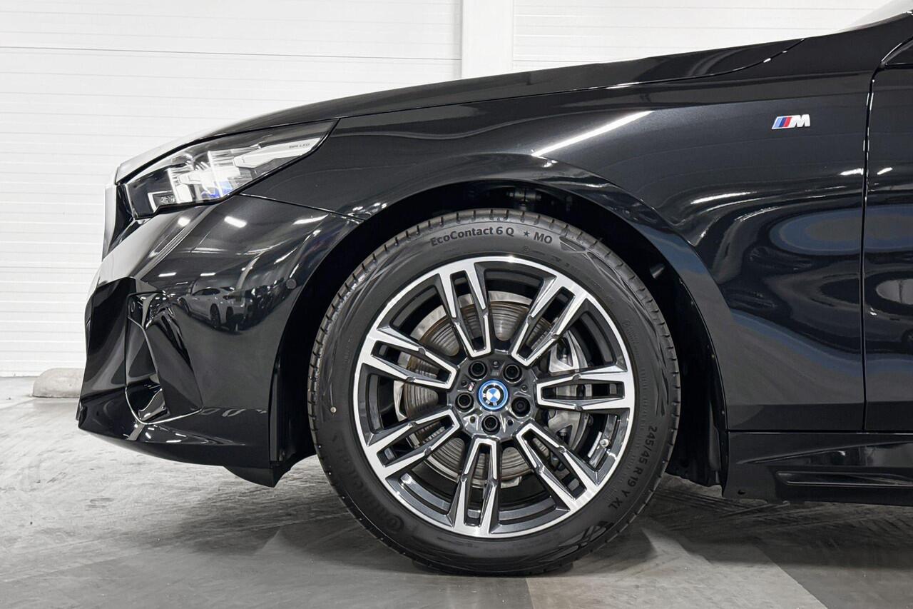 BMW i5 Sedan eDrive40 | M-Sport | Travel Pack | Comfort Pack | Driving Assistant Plus | Harman/Kardon | Comfort Access | Trekhaak | Selections