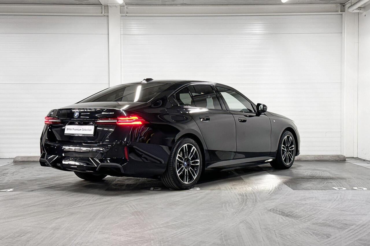 BMW i5 Sedan eDrive40 | M-Sport | Travel Pack | Comfort Pack | Driving Assistant Plus | Harman/Kardon | Comfort Access | Trekhaak | Selections