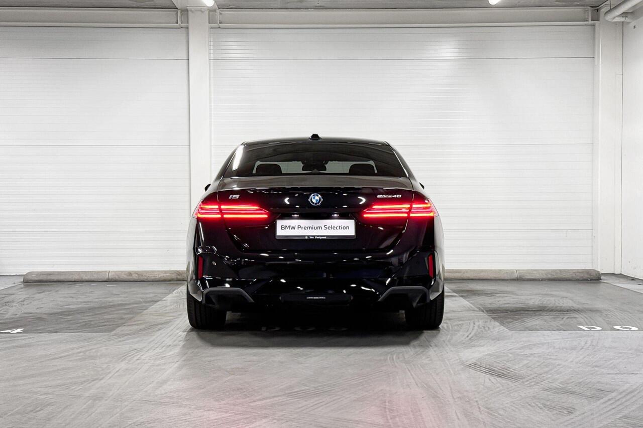 BMW i5 Sedan eDrive40 | M-Sport | Travel Pack | Comfort Pack | Driving Assistant Plus | Harman/Kardon | Comfort Access | Trekhaak | Selections