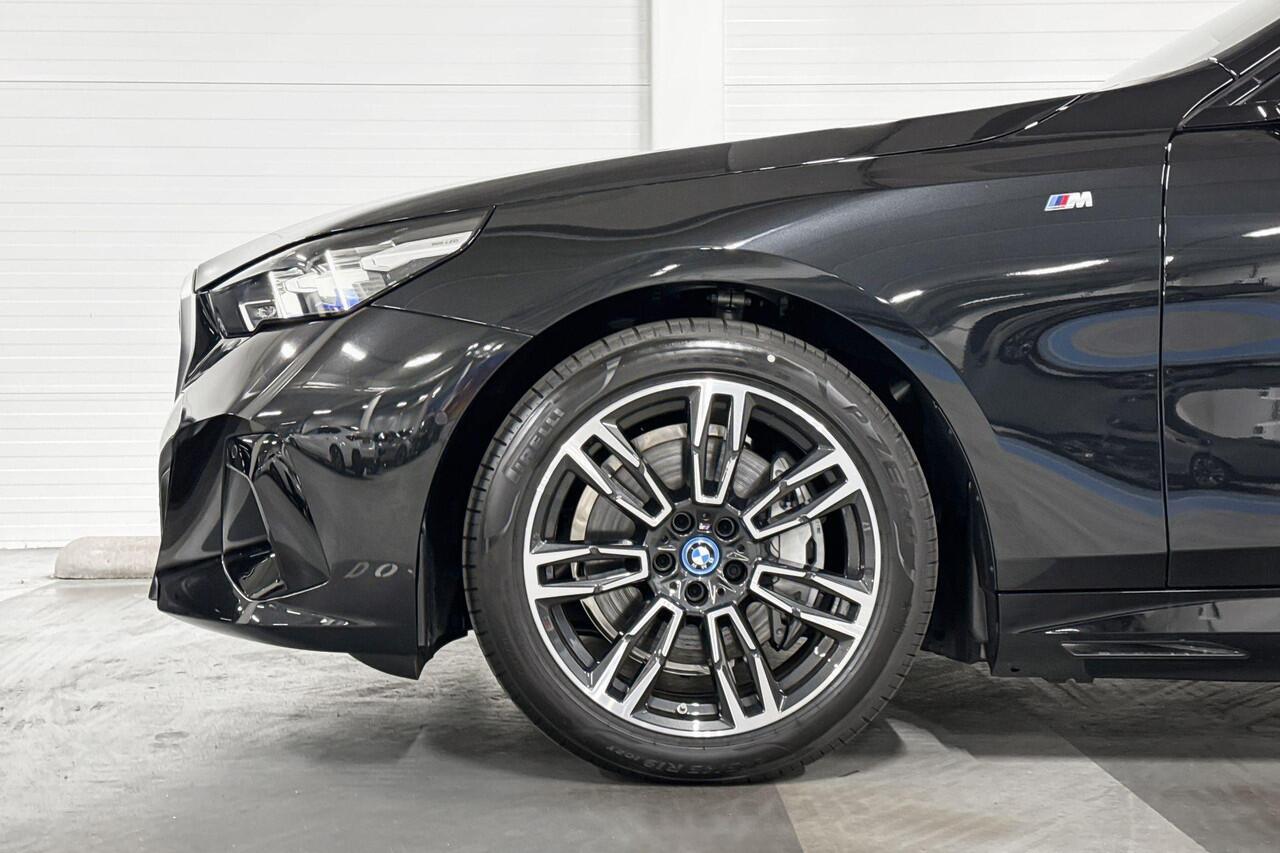 BMW i5 Sedan eDrive40 | M-Sport | Travel Pack | Comfort Pack | Driving Assistant Plus | Harman/Kardon | Comfort Access | Trekhaak | Selections