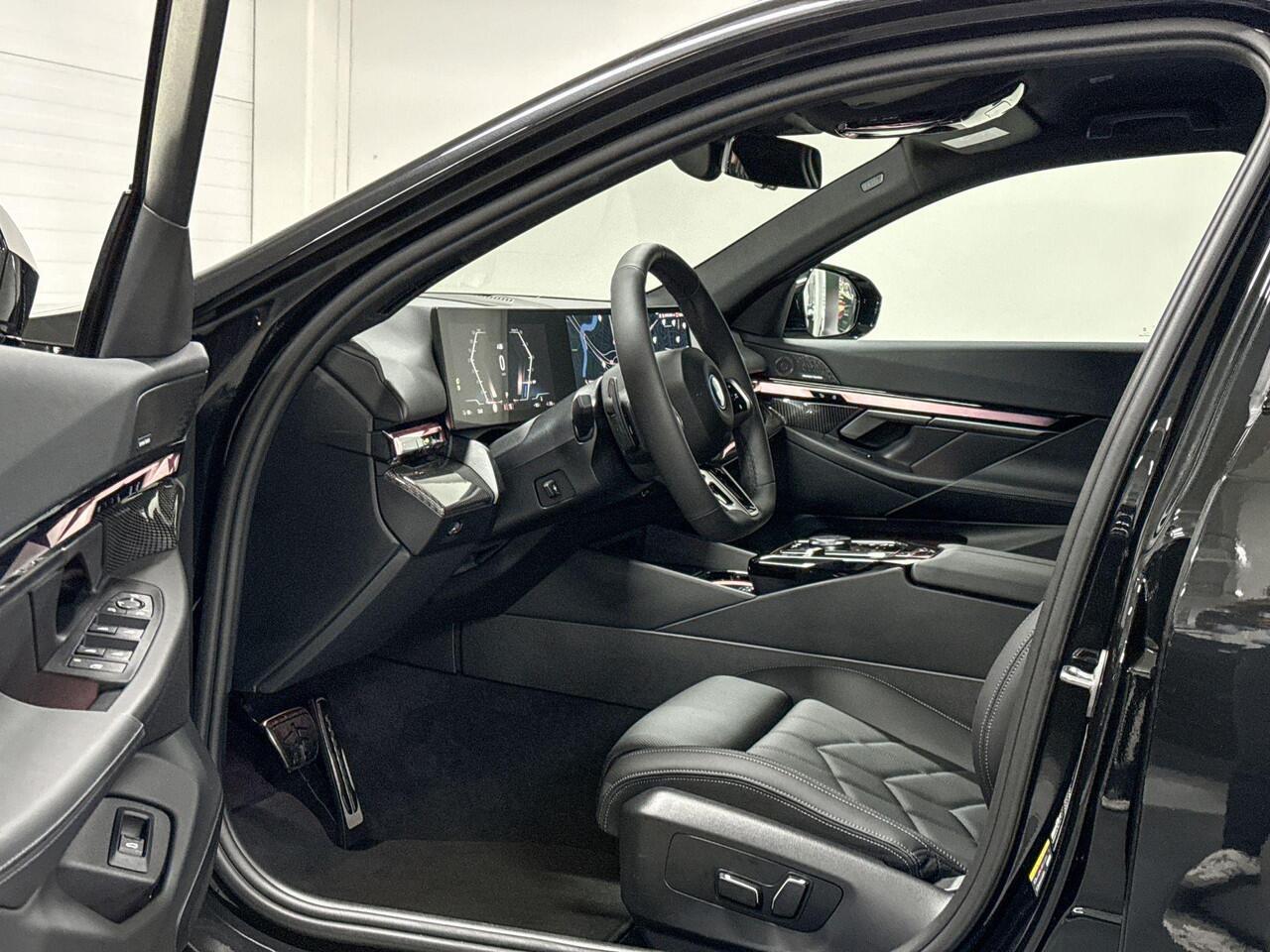 BMW i5 Sedan eDrive40 | M-Sport | Travel Pack | Comfort Pack | Driving Assistant Plus | Harman/Kardon | Comfort Access | Trekhaak | Selections