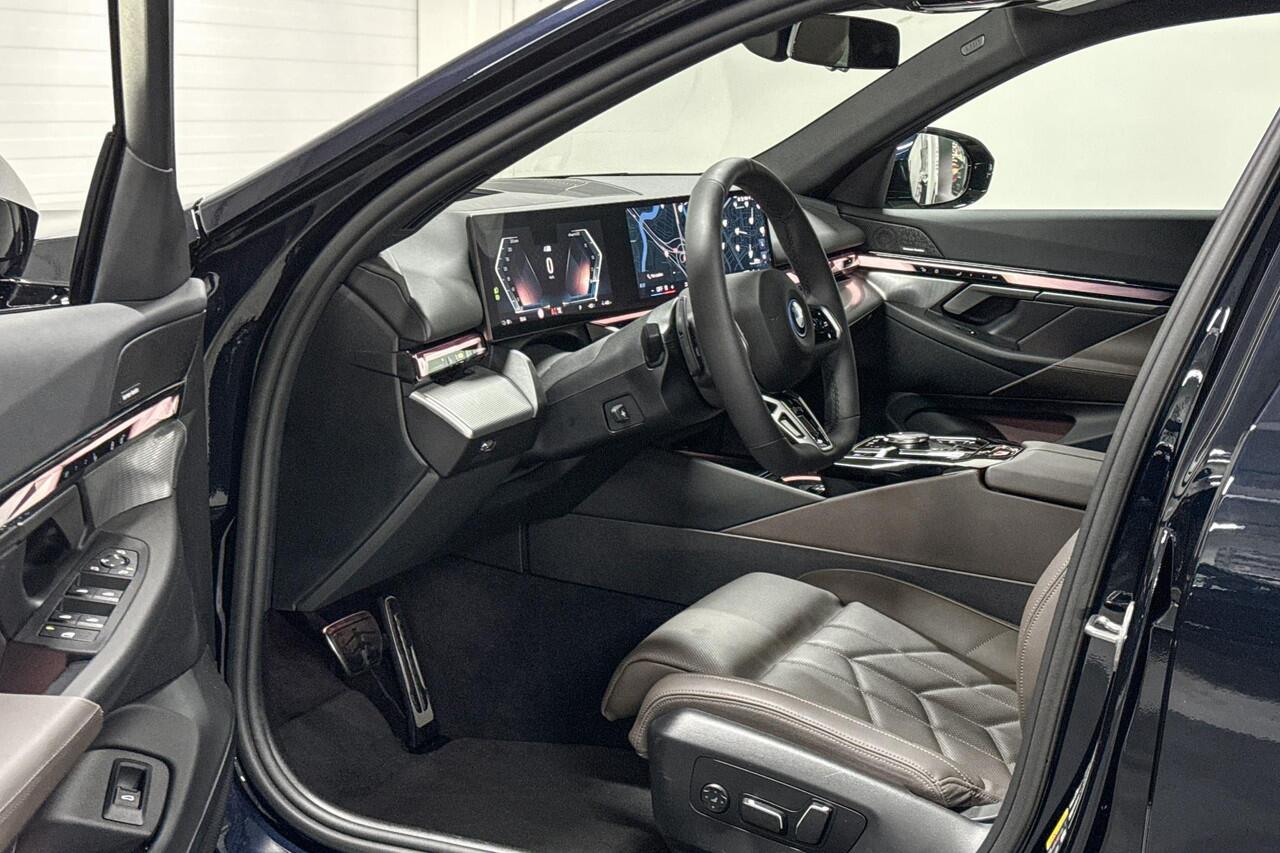 BMW i5 Touring eDrive40 | M-Sport Pro | Travel Pack | Innovation Pack | Comfort Pack | Driving Assistant Professional | Harman/Kardon | Comfort Access | Selections