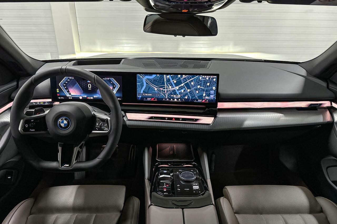 BMW i5 Touring eDrive40 | M-Sport Pro | Travel Pack | Innovation Pack | Comfort Pack | Driving Assistant Professional | Harman/Kardon | Comfort Access | Selections