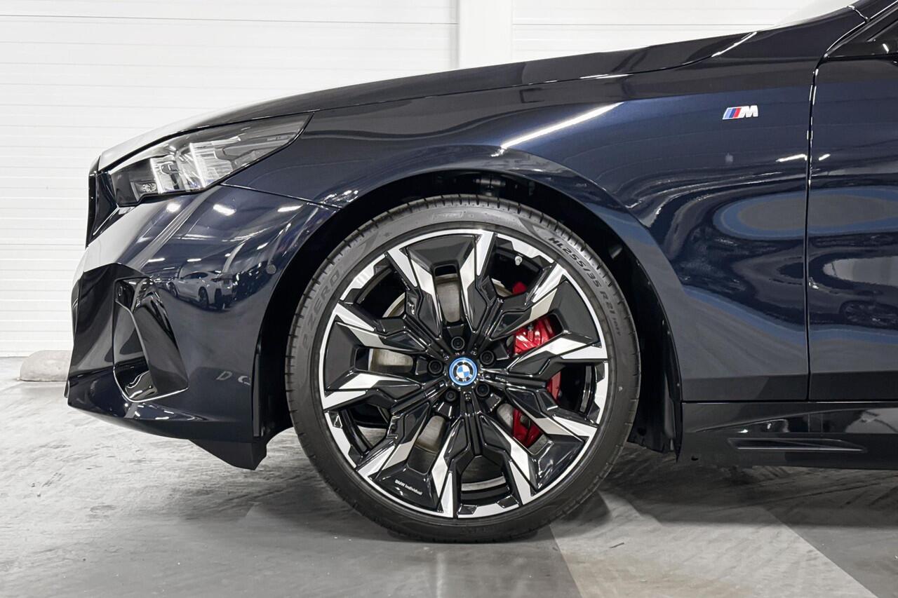 BMW i5 Touring eDrive40 | M-Sport Pro | Travel Pack | Innovation Pack | Comfort Pack | Driving Assistant Professional | Harman/Kardon | Comfort Access | Selections