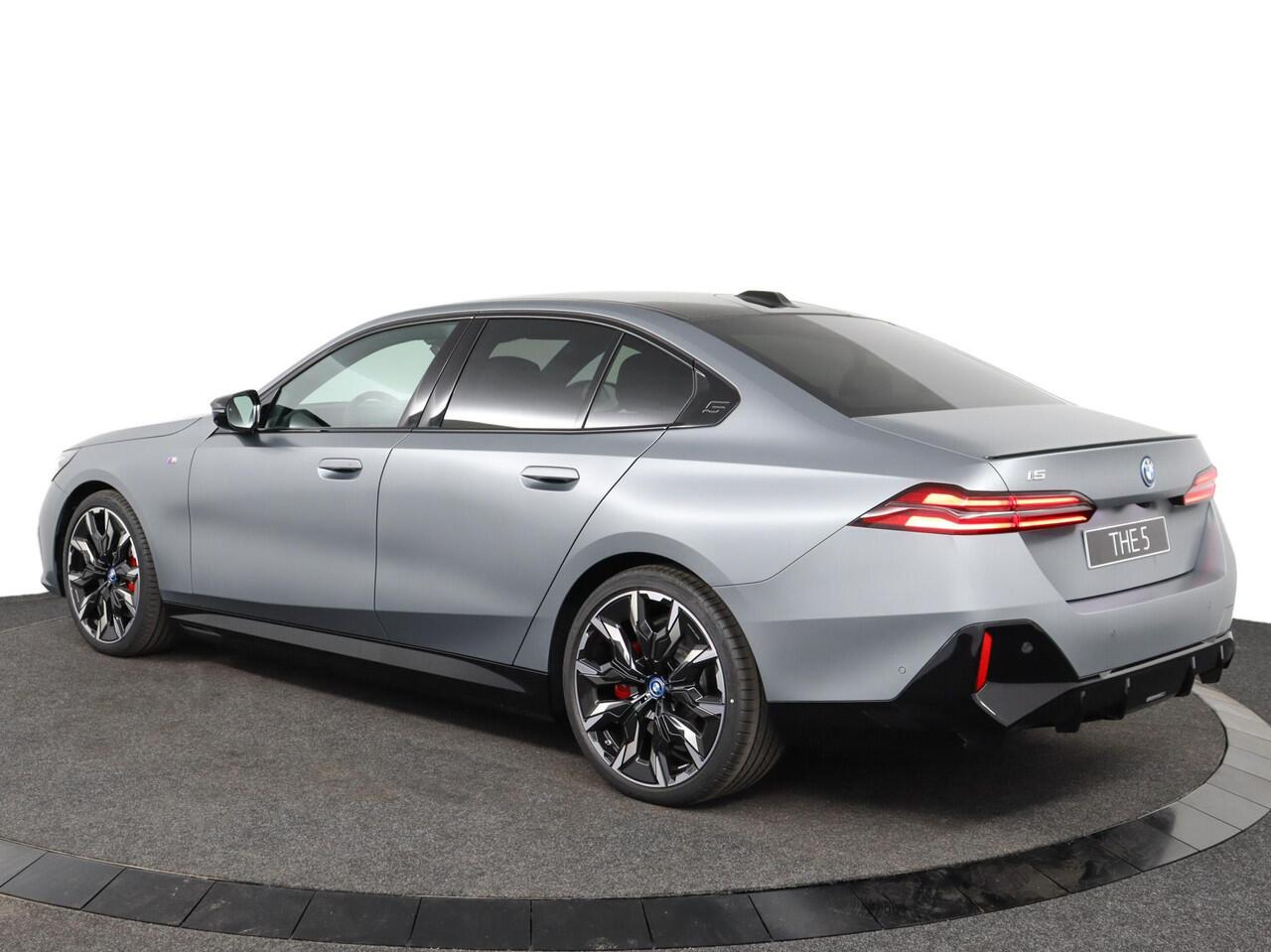 BMW i5 Sedan M60 xDrive | M Sportpakket Pro | Equipment Pack Pro | Travel Pack | Comfort Pack