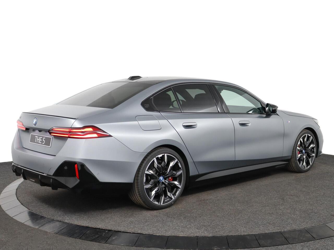 BMW i5 Sedan M60 xDrive | M Sportpakket Pro | Equipment Pack Pro | Travel Pack | Comfort Pack