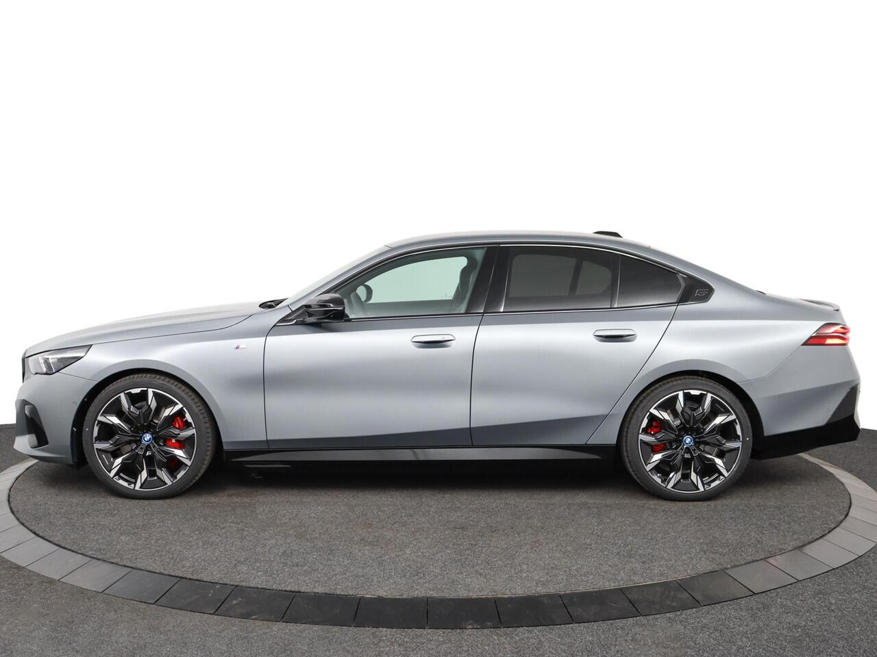 BMW i5 Sedan M60 xDrive | M Sportpakket Pro | Equipment Pack Pro | Travel Pack | Comfort Pack