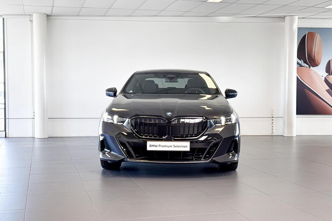 BMW i5 Sedan eDrive40 M Sport Edition | Stoelventilatie | Comfort Access | Harman Kardon | Trekhaak |