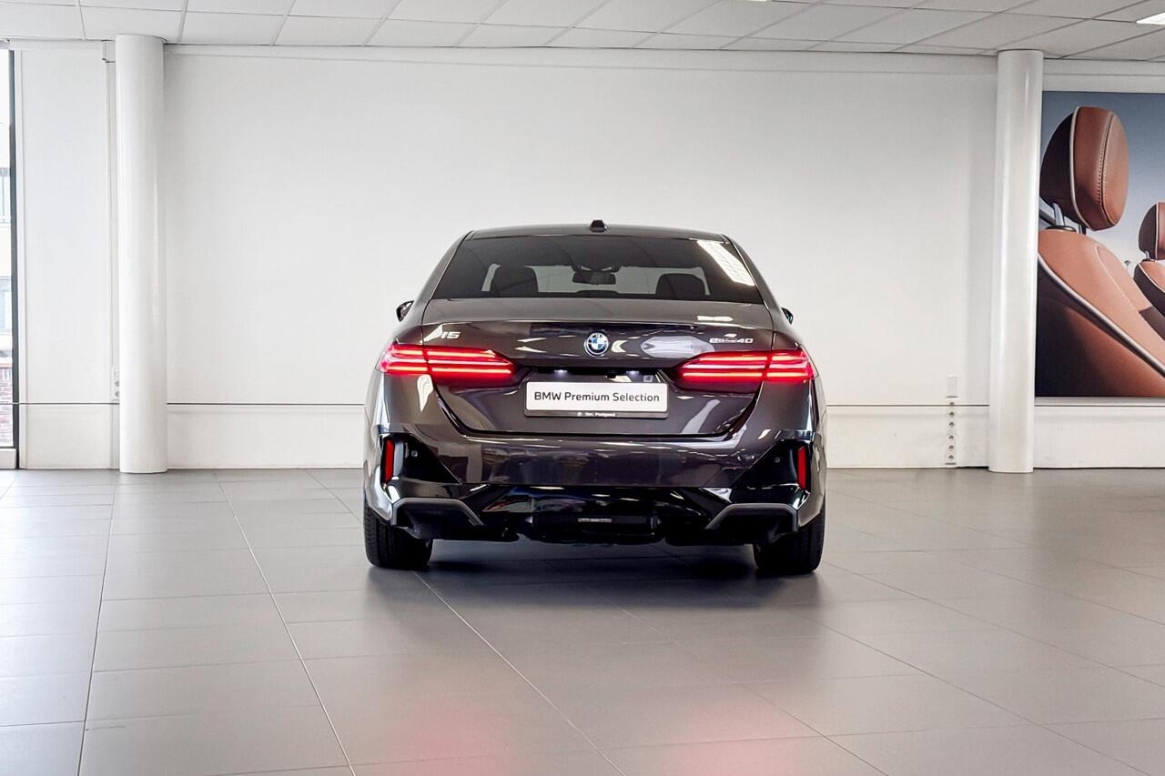 BMW i5 Sedan eDrive40 M Sport Edition | Stoelventilatie | Comfort Access | Harman Kardon | Trekhaak |