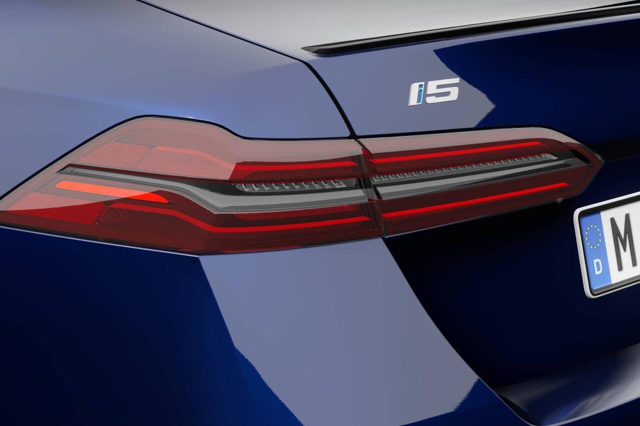 BMW i5 Sedan eDrive40 M Sport Edition | M Sportpakket Pro | Innovation Pack | Travel Pack | Comfort Pack | Showroomvoordeel | VPLD