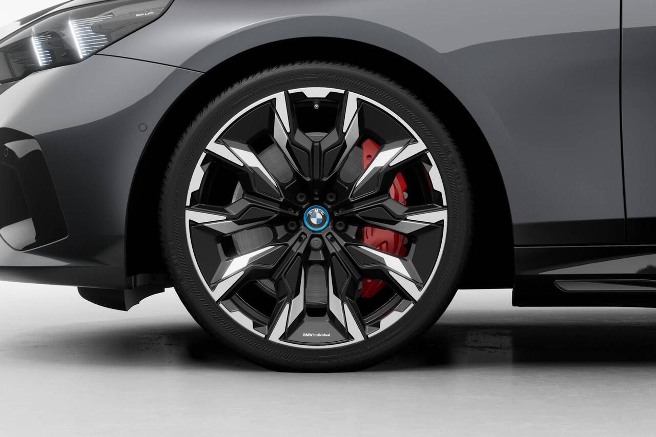 BMW i5 Sedan eDrive40 M Sport Edition | M Sportpakket Pro | Glazen panoramadak | Showroomvoordeel | VPLD