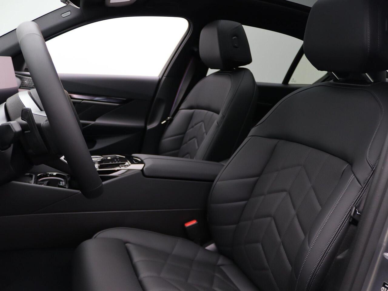 BMW i5 eDrive40 | M Sport Package | M Sport Package Pro | Equipment Package Pro | Travel Package | Comfort Package