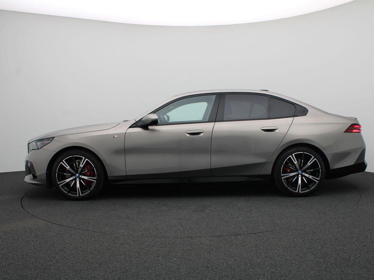 BMW i5 eDrive40 | M Sport Package | M Sport Package Pro | Equipment Package Pro | Travel Package | Comfort Package