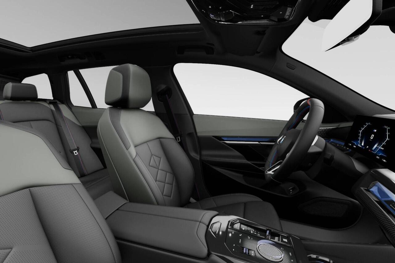 BMW i5 Touring M60 xDrive | M Sport Pro | Innovation Pack | Travel Pack | Comfort Pack | Bowers & Wilkins | Comfortstoelen | CraftedClarity