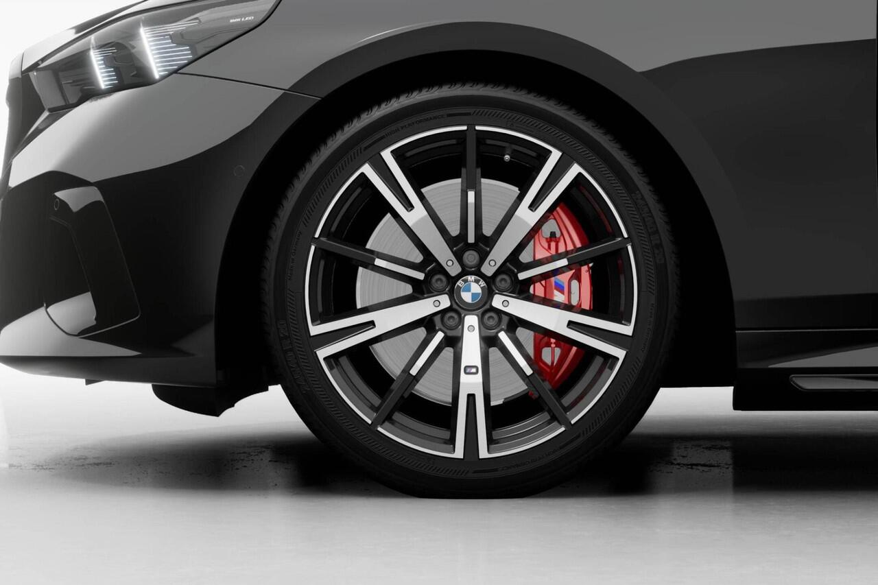 BMW i5 Touring M60 xDrive | M Sport Pro | Innovation Pack | Travel Pack | Comfort Pack | Bowers & Wilkins | Comfortstoelen | CraftedClarity