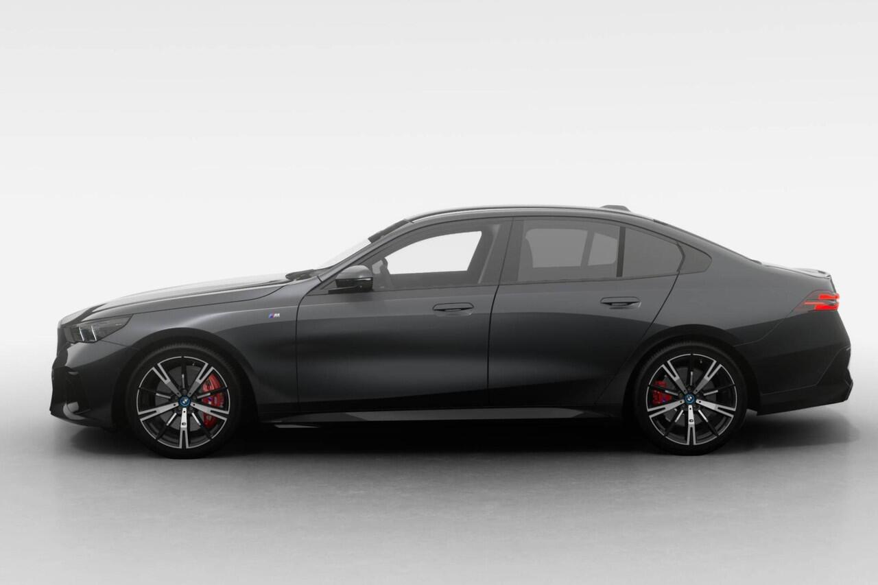 BMW i5 Sedan eDrive40 M Sport Edition | M Sport Pro | Travel Pack | Comfort Pack | Trekhaak | Getint Glas | Laadaansluiting 22kW | VPLD