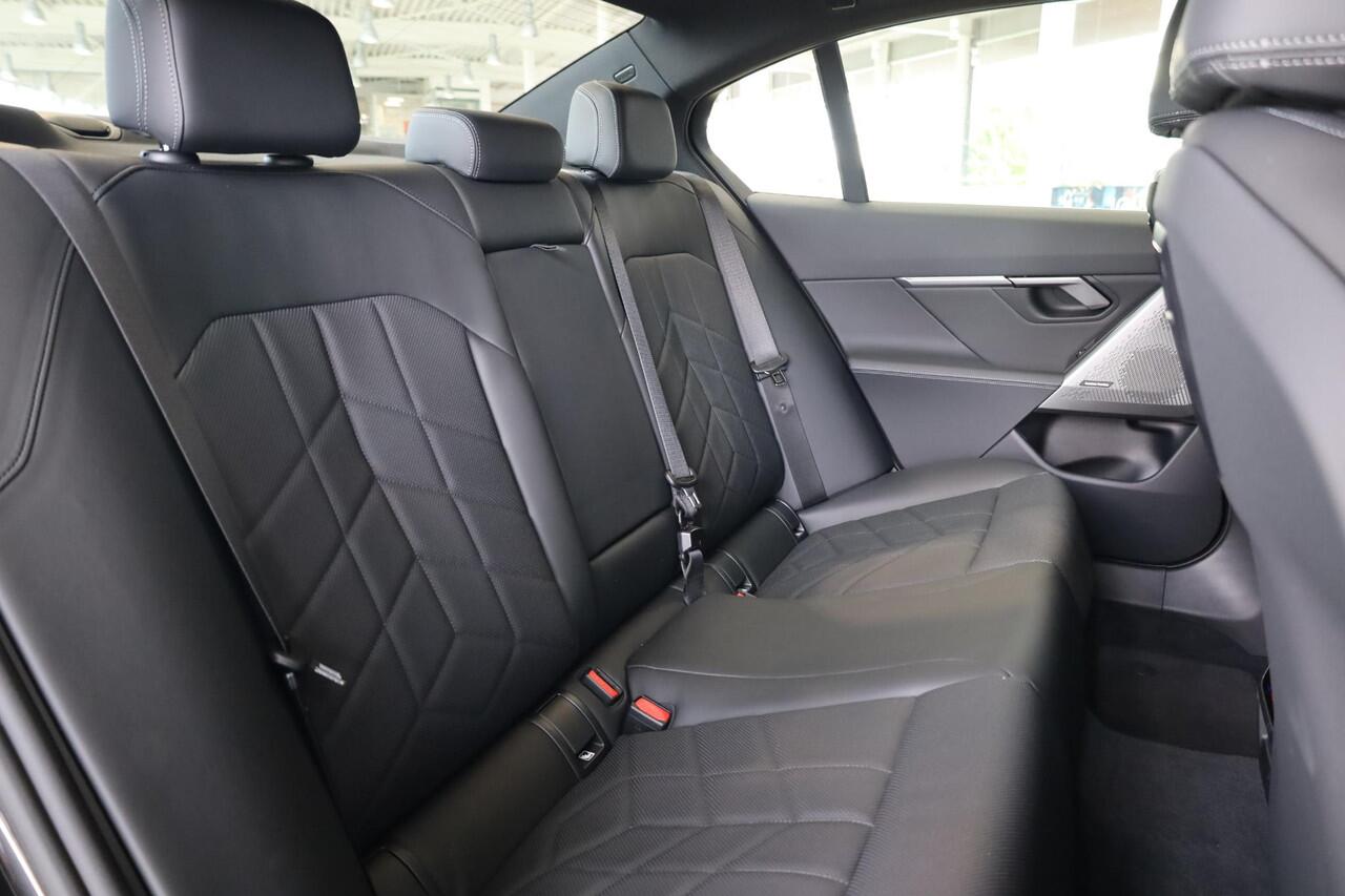 BMW i5 eDrive40 | M Sportpakket | Innovation Pack | Travel Pack | Comfort Pack | Ekris Selection