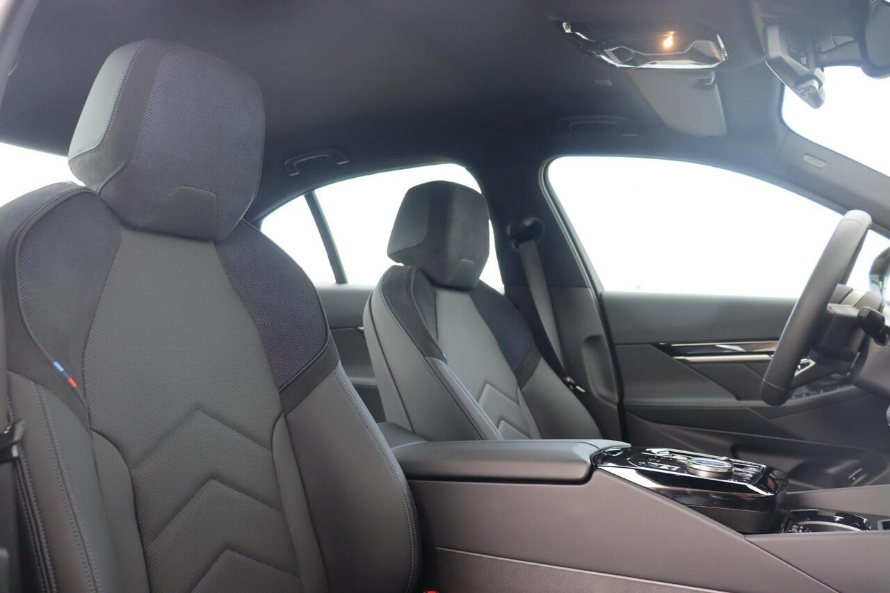 BMW i5 eDrive40 | M Sport Edition M Sportpakket/ Comfort Access/ Stoelverwarming/ Ambiance verlichting/ Innovation Pack/ Travel Pack / Ekris Selection