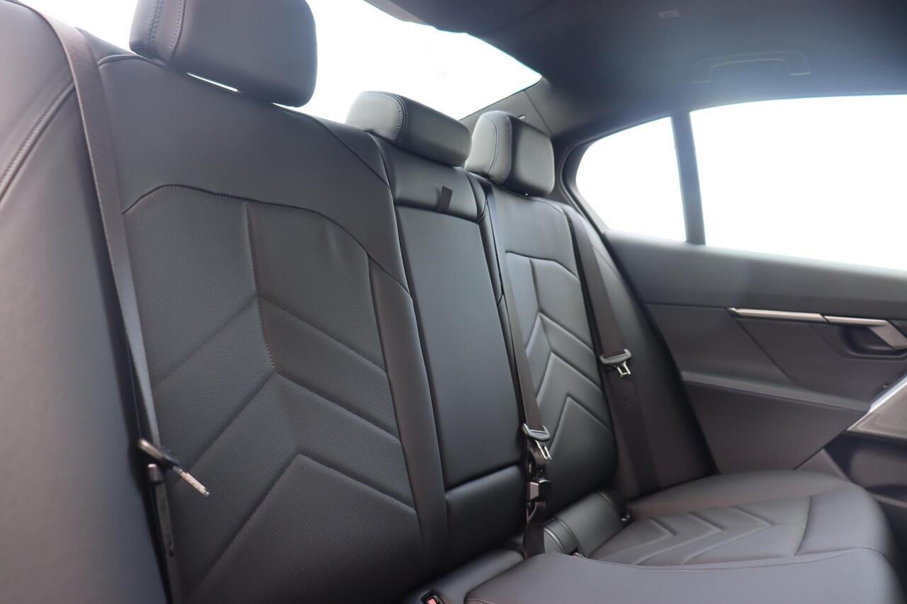 BMW i5 eDrive40 | M Sport Edition M Sportpakket/ Comfort Access/ Stoelverwarming/ Ambiance verlichting/ Innovation Pack/ Travel Pack / Ekris Selection