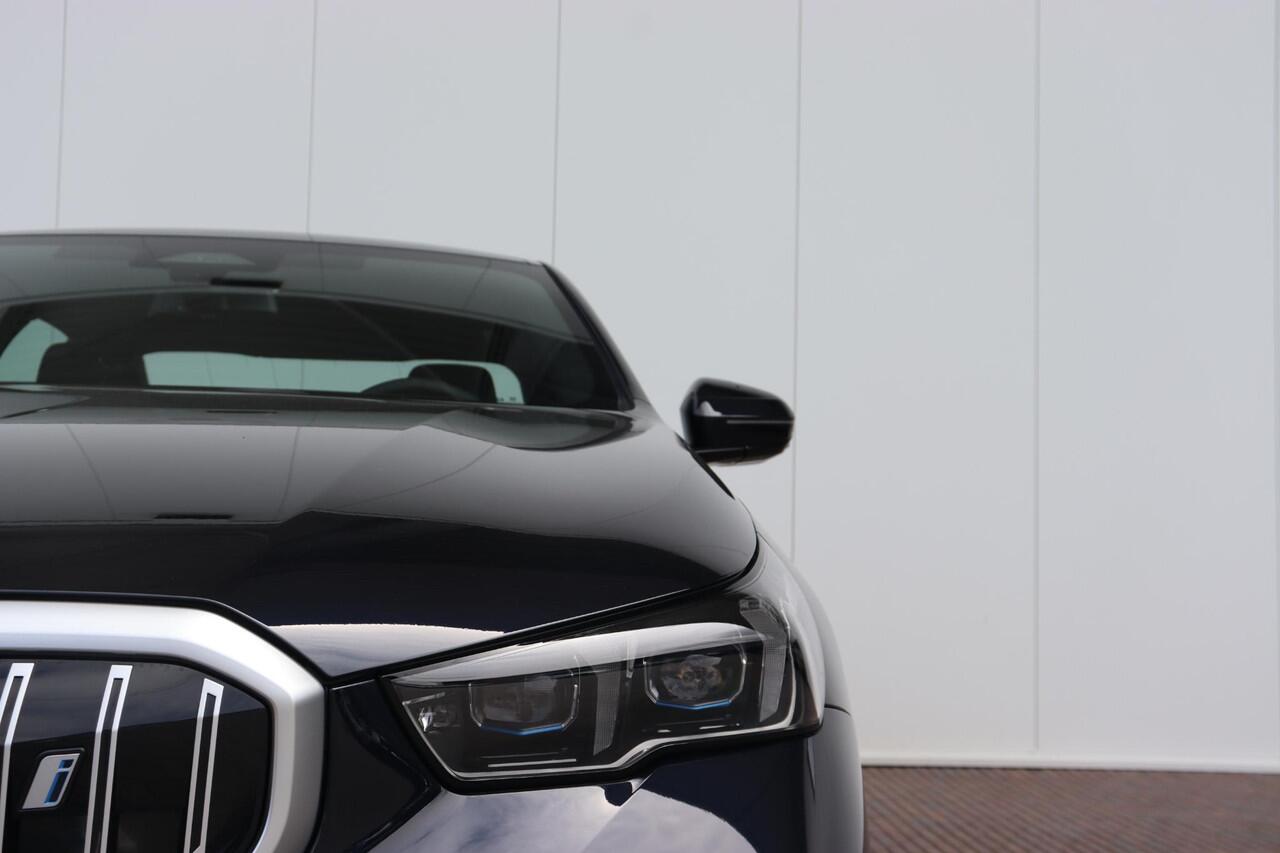 BMW i5 eDrive40 | M Sport Edition M Sportpakket/ Comfort Access/ Stoelverwarming/ Ambiance verlichting/ Innovation Pack/ Travel Pack / Ekris Selection