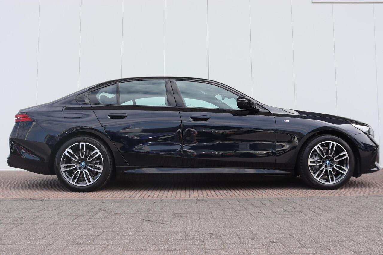 BMW i5 eDrive40 | M Sport Edition M Sportpakket/ Comfort Access/ Stoelverwarming/ Ambiance verlichting/ Innovation Pack/ Travel Pack / Ekris Selection