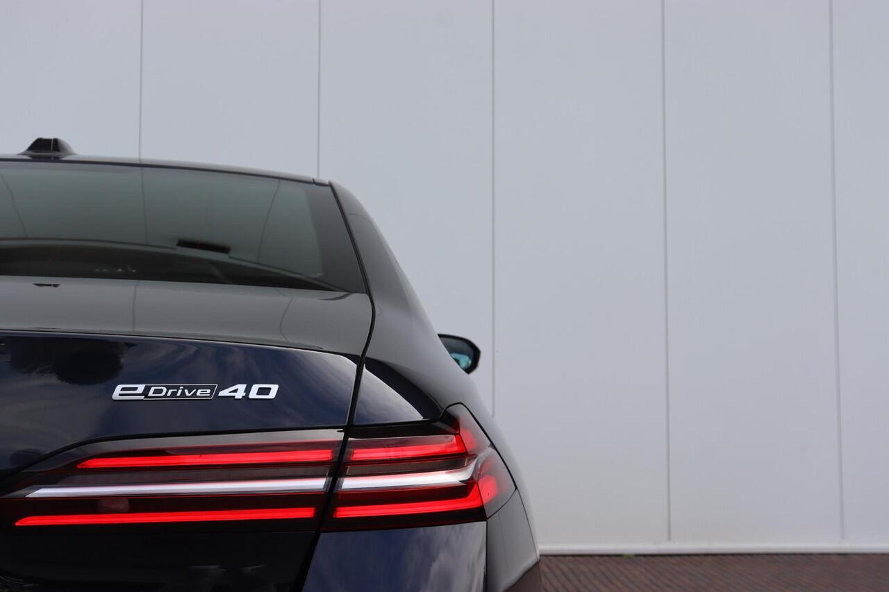 BMW i5 eDrive40 | M Sport Edition M Sportpakket/ Comfort Access/ Stoelverwarming/ Ambiance verlichting/ Innovation Pack/ Travel Pack / Ekris Selection