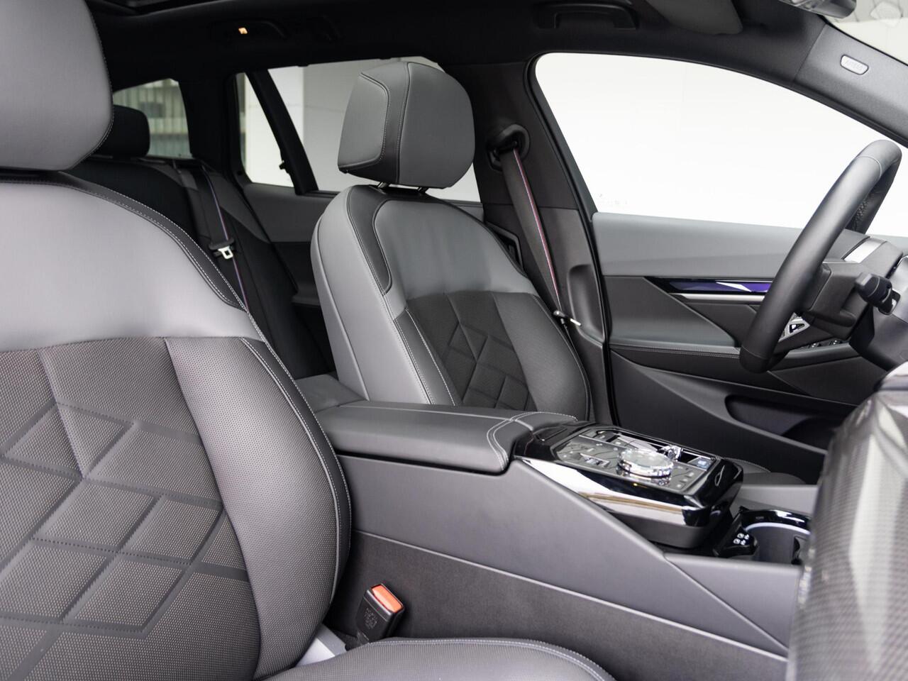 BMW i5 Touring eDrive40 | M Sportpakket Pro | Innovation Pack | Verwarmd Stuurwiel | Comfort Access | Panoramadak | Stoelventilatie | Bowers & Wilkins | 21'' | Trekhaak