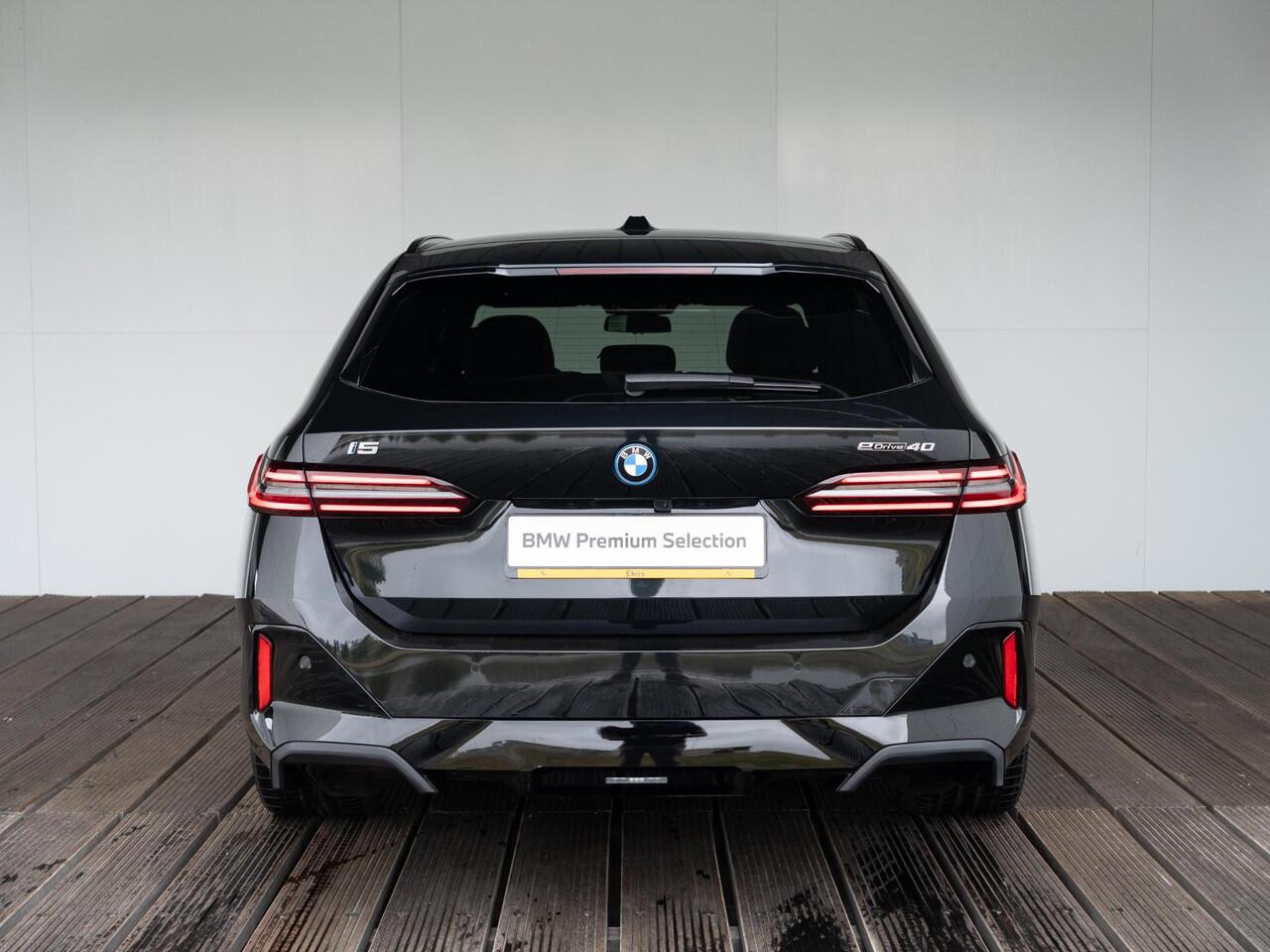 BMW i5 Touring eDrive40 | M Sportpakket Pro | Innovation Pack | Verwarmd Stuurwiel | Comfort Access | Panoramadak | Stoelventilatie | Bowers & Wilkins | 21'' | Trekhaak