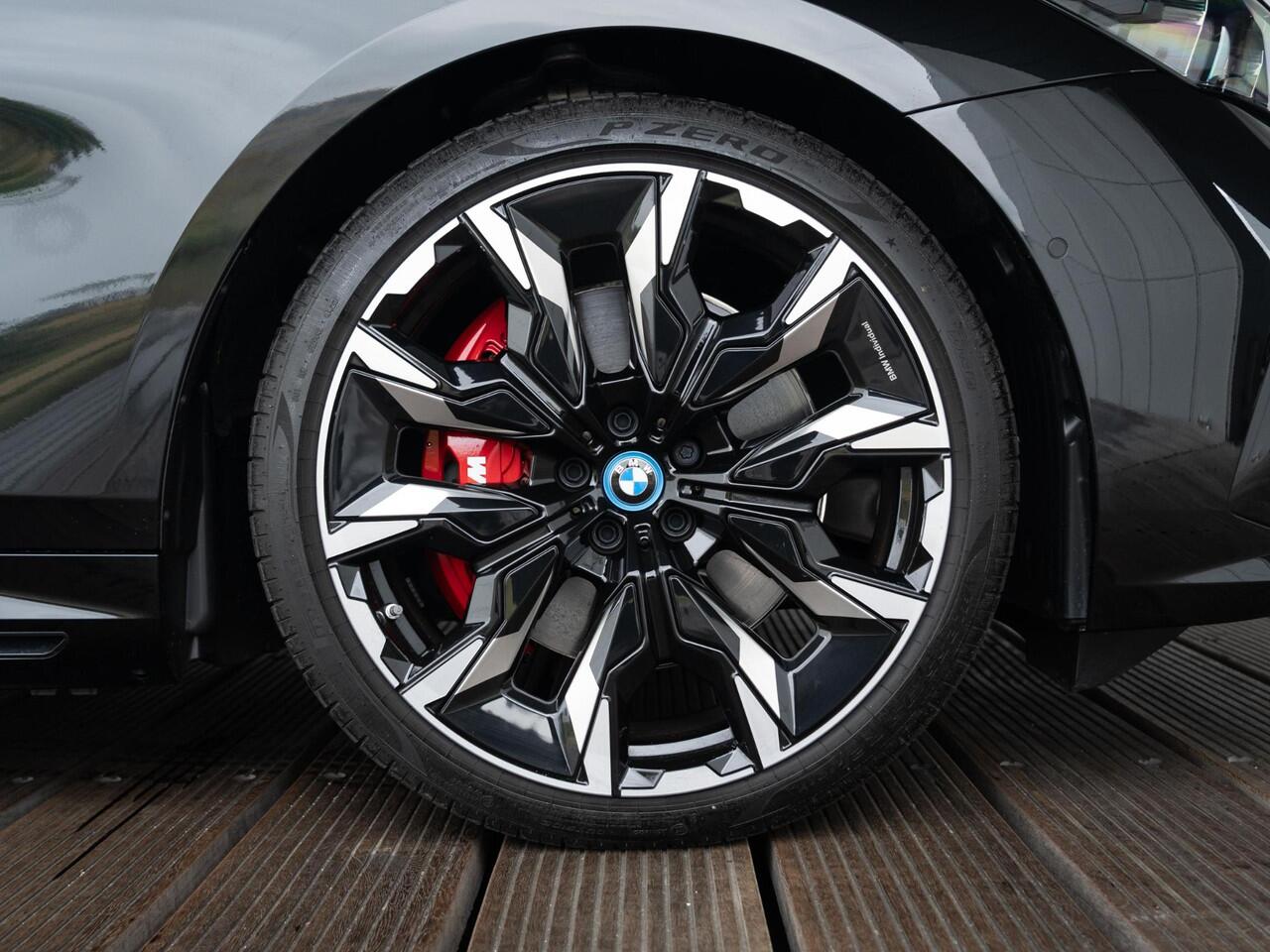 BMW i5 Touring eDrive40 | M Sportpakket Pro | Innovation Pack | Verwarmd Stuurwiel | Comfort Access | Panoramadak | Stoelventilatie | Bowers & Wilkins | 21'' | Trekhaak