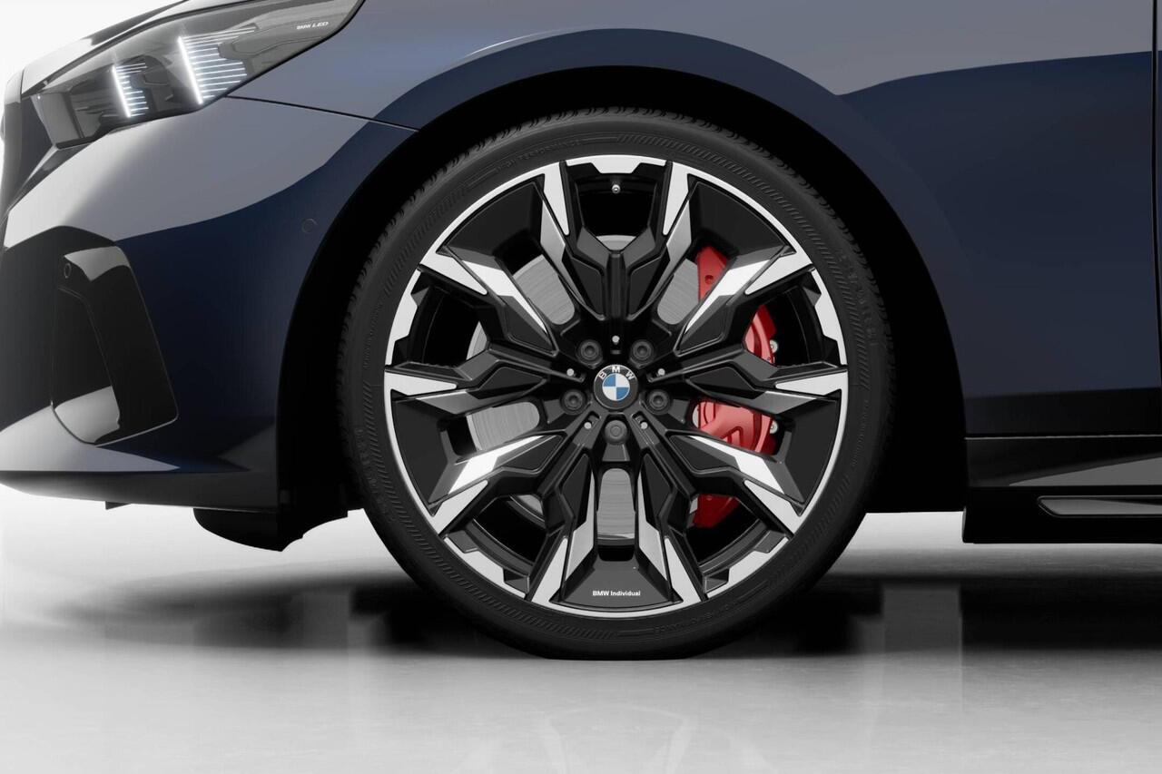 BMW i5 Sedan M60 xDrive | M Sport Pro | Innovation Pack | Travel Pack | Comfort Pack | Bowers & Wilkins Surround System | Trekhaak