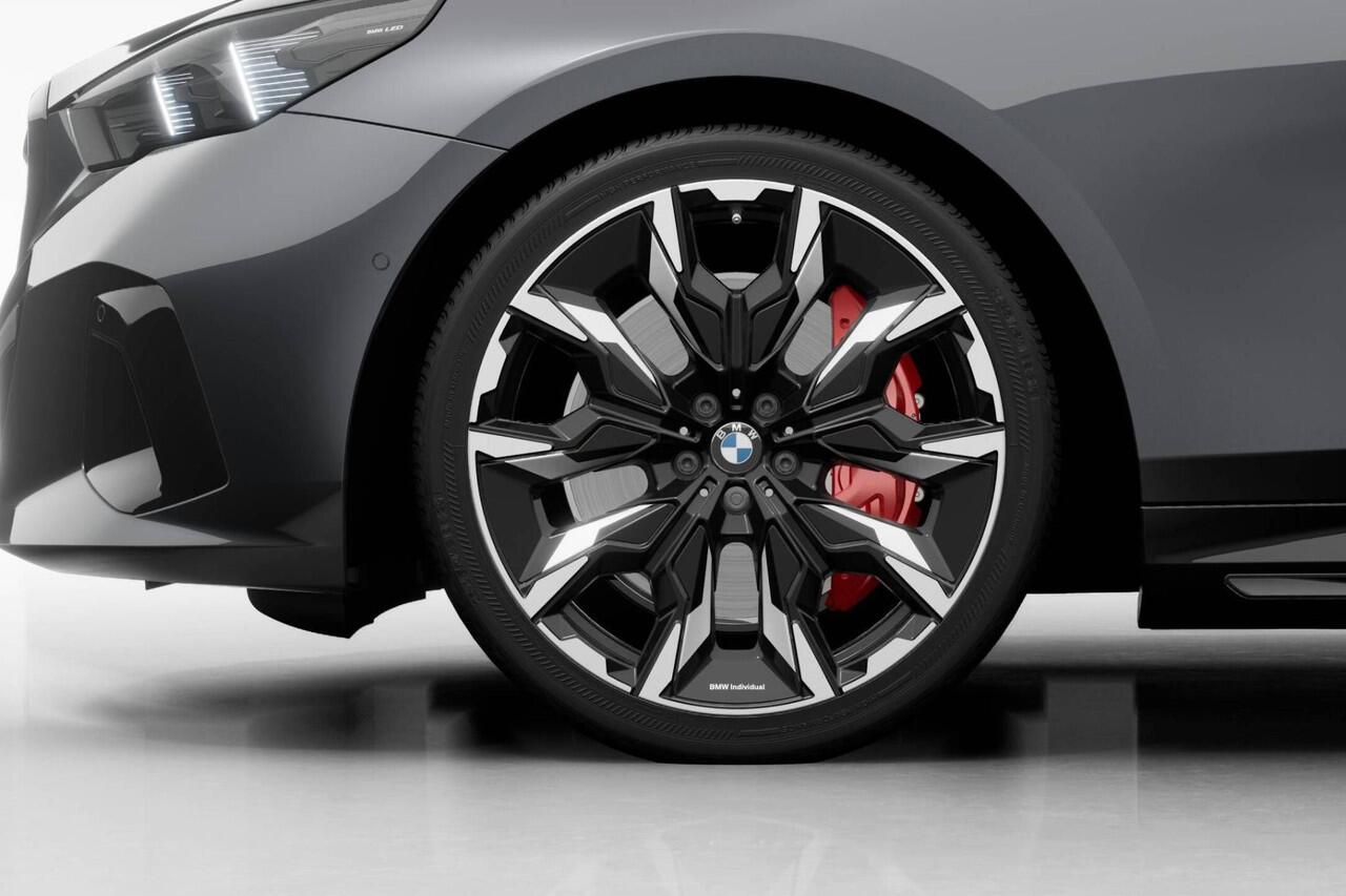 BMW i5 Sedan M60 xDrive | M Sport Pro | Innovation Pack | Travel Pack | Comfort Pack | Bowers & Wilkins Surround Sound System | Driving Assistant Professional | Trekhaak