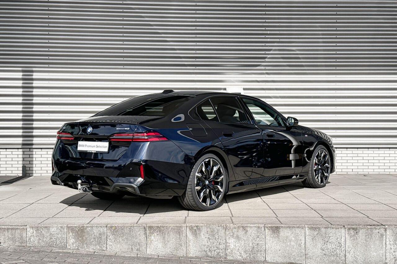 BMW i5 Sedan eDrive40 M Sportpakket Pro / Innovation Pack / Travel Pack / Comfort Pack / Trekhaak / Panoramadak