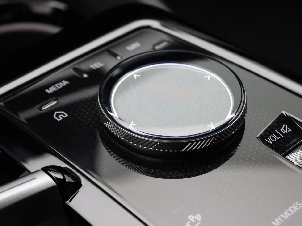 BMW i5 Sedan eDrive40 M Sportpakket Pro | M Sport Edition | Travel Pack | Comfort Pack | Trekhaak | Comfortstoelen | Driving Assistant Plus | Harman Kardon | 20''