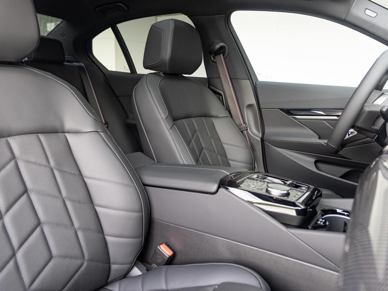 BMW i5 Sedan eDrive40 M Sportpakket Pro | Innovation Pack | Comfort Pack | Travel Pack | Iconic Glow