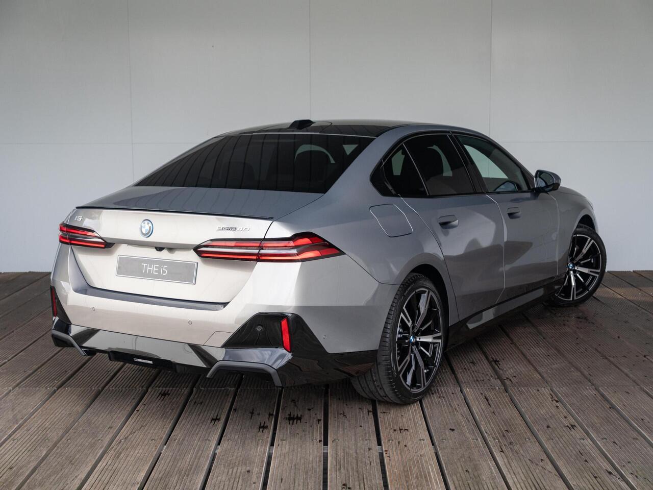 BMW i5 Sedan eDrive40 M Sportpakket Pro | Innovation Pack | Comfort Pack | Travel Pack | Iconic Glow