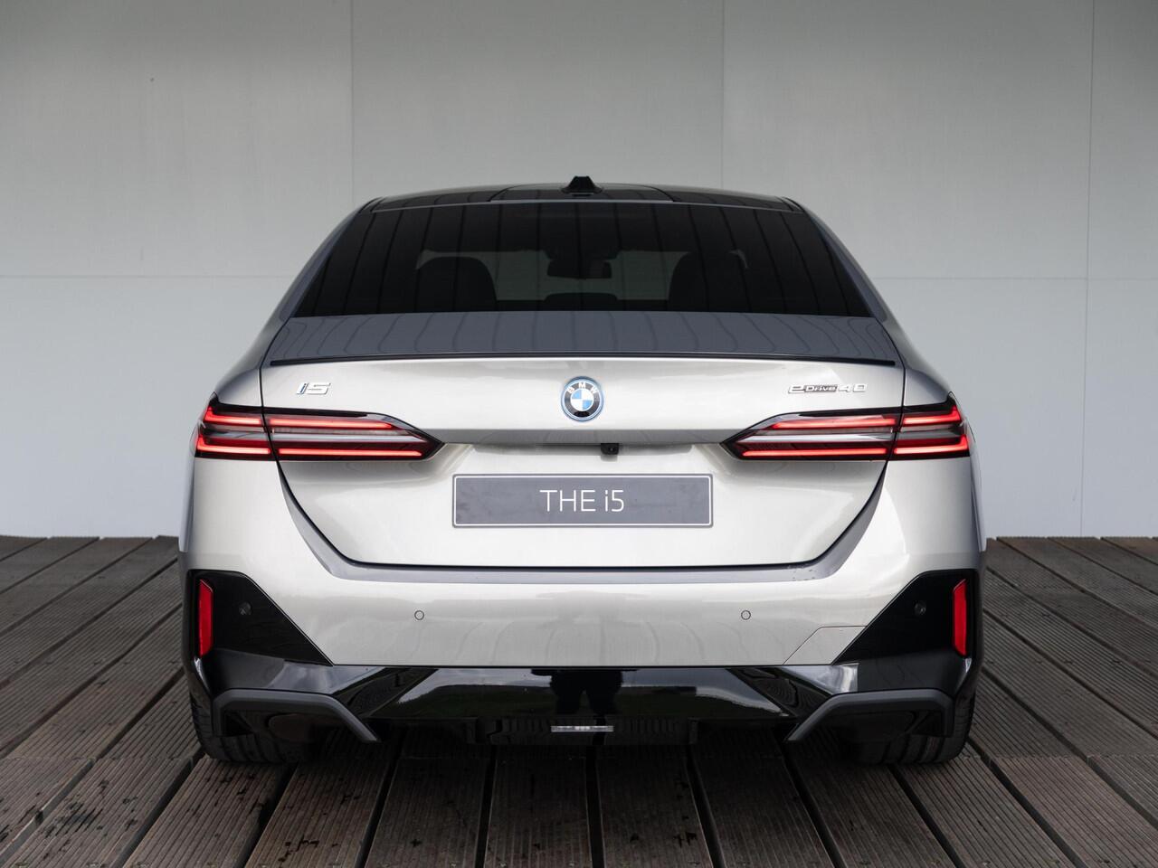 BMW i5 Sedan eDrive40 M Sportpakket Pro | Innovation Pack | Comfort Pack | Travel Pack | Iconic Glow