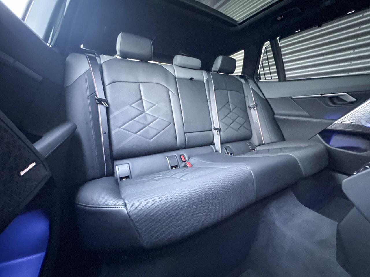 BMW i5 Touring xDrive40 M Sportpakket Pro / Innovation Pack / Travel Pack / Comfort Pack / Panoramadak / Bowers & Wilkins