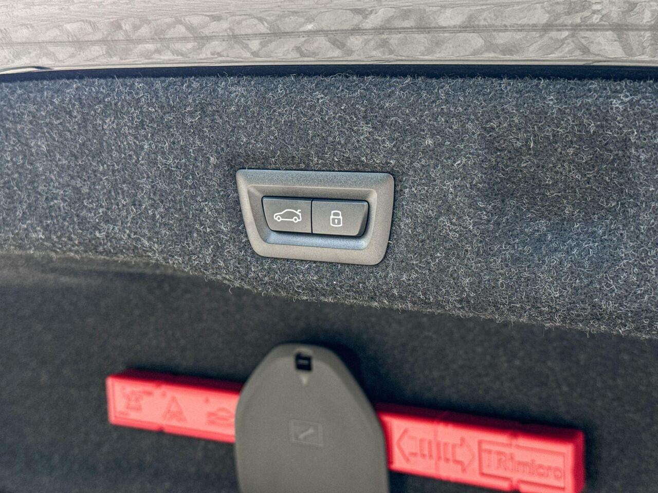 BMW i5 Sedan eDrive40 M Sport Edition M-Sport Pro / Glazendak / 20inch / Stoelverwarming / Adaptieve Led / Driving Assistant Plus