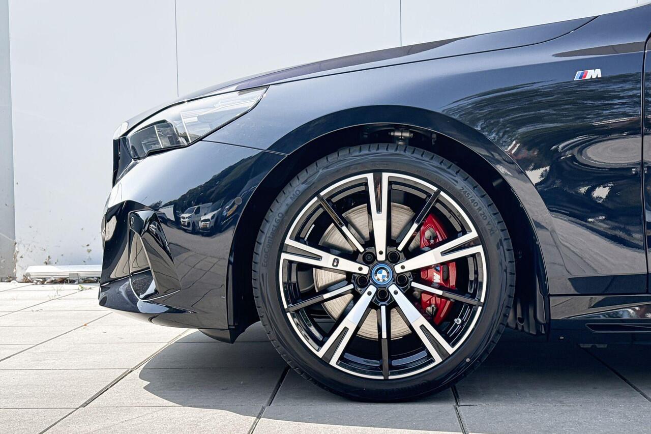 BMW i5 Sedan eDrive40 M Sport Edition M-Sport Pro / Glazendak / 20inch / Stoelverwarming / Adaptieve Led / Driving Assistant Plus