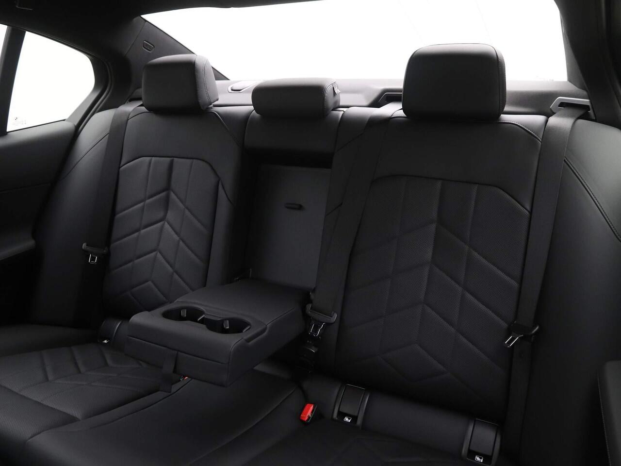 BMW i5 Sedan eDrive40 M Sportpakket 20'' / Panoramadak / Comfortstoelen / Harman Kardon / Driving Assistant Plus