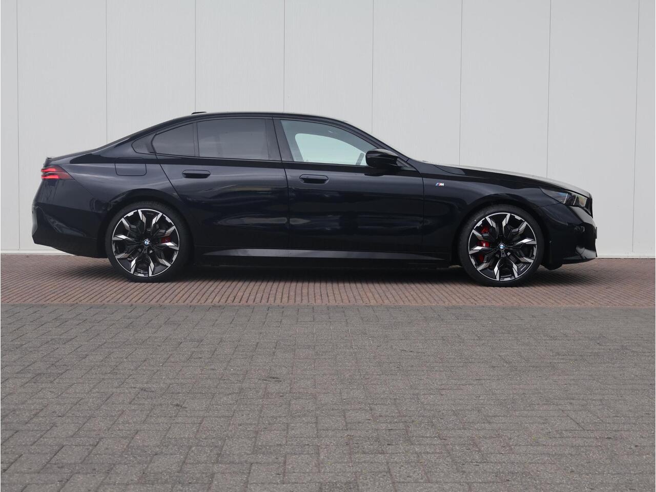 BMW i5 M60 xDrive 84 kWh M-Sportpakket Pro - Bowers & Wilkins - Pano - Driving Assistant Professional - 21" LMV - Stoelventilatie | Ekris Selection