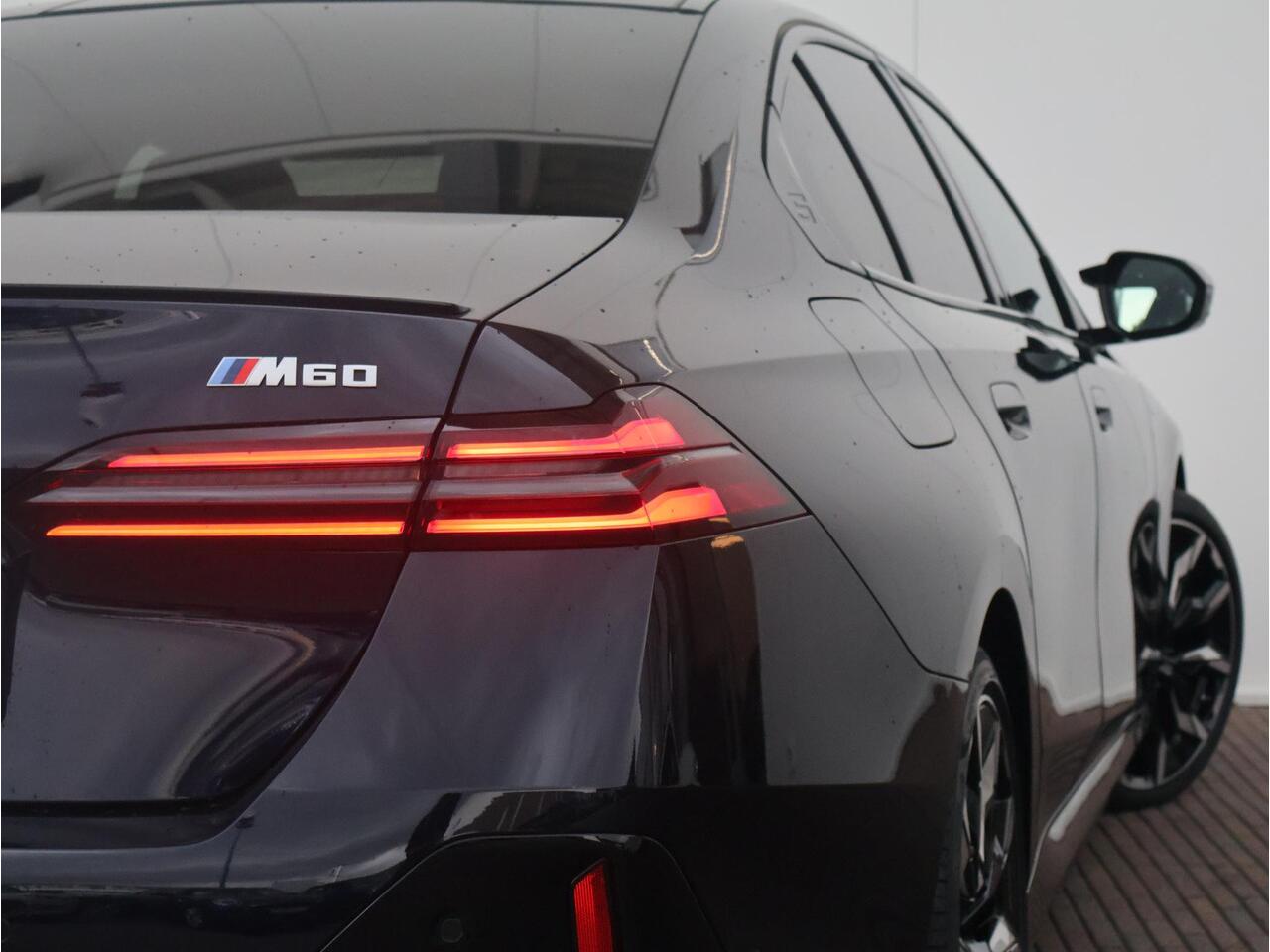 BMW i5 M60 xDrive 84 kWh M-Sportpakket Pro - Bowers & Wilkins - Pano - Driving Assistant Professional - 21" LMV - Stoelventilatie | Ekris Selection