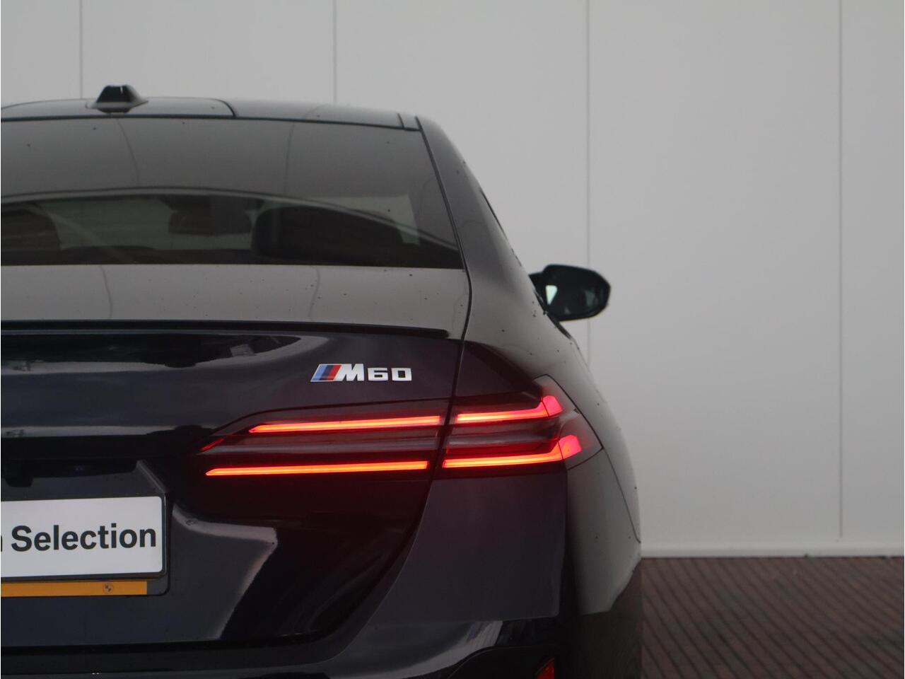 BMW i5 M60 xDrive 84 kWh M-Sportpakket Pro - Bowers & Wilkins - Pano - Driving Assistant Professional - 21" LMV - Stoelventilatie | Ekris Selection